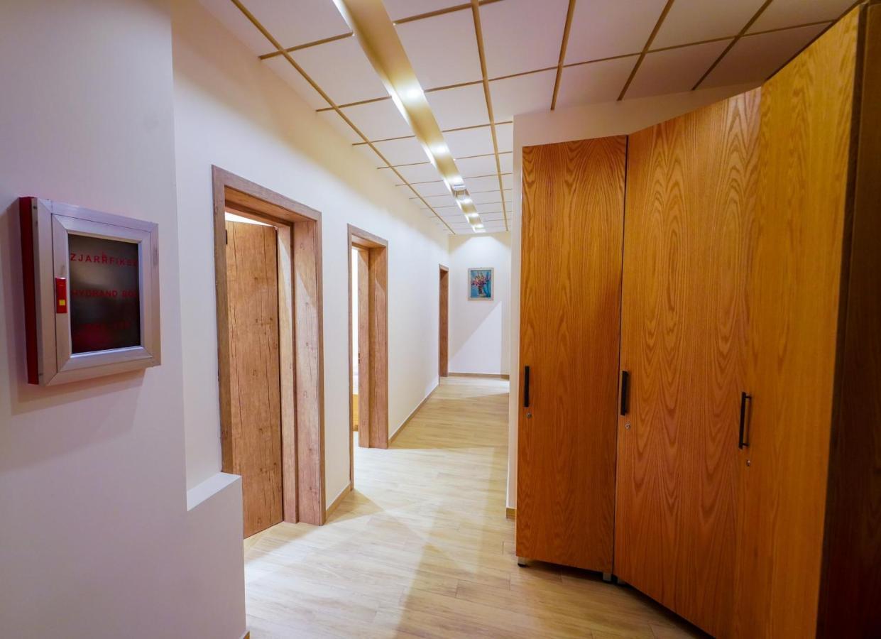 Sr99 Hotel تيرانا المظهر الخارجي الصورة