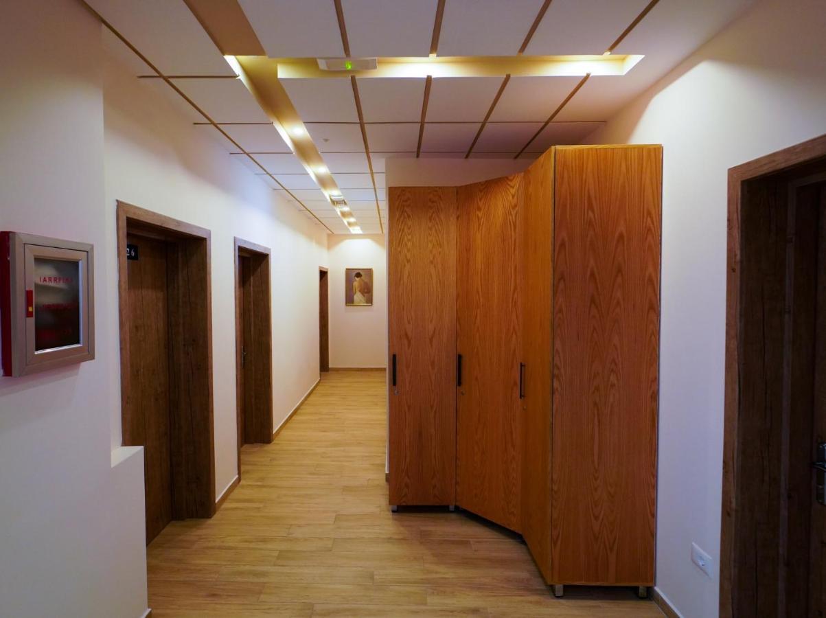 Sr99 Hotel تيرانا المظهر الخارجي الصورة