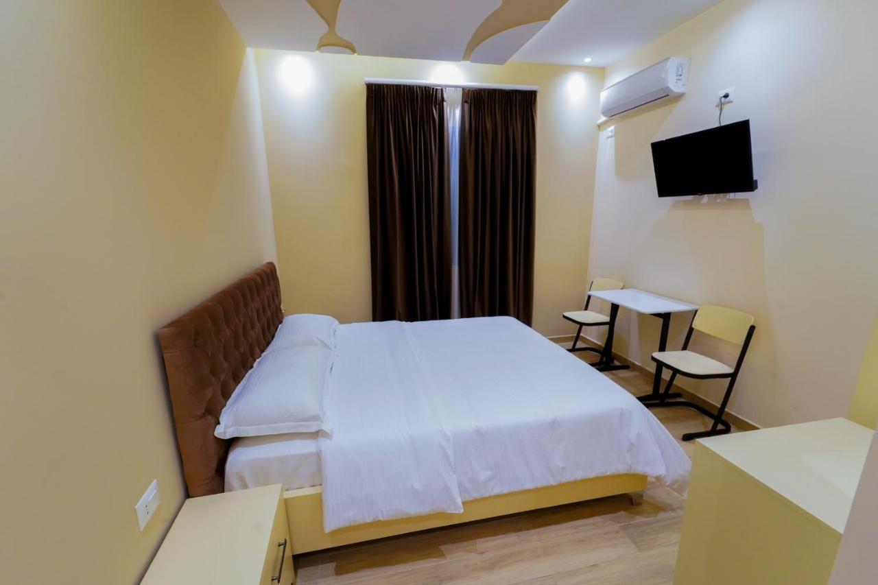 Sr99 Hotel تيرانا المظهر الخارجي الصورة