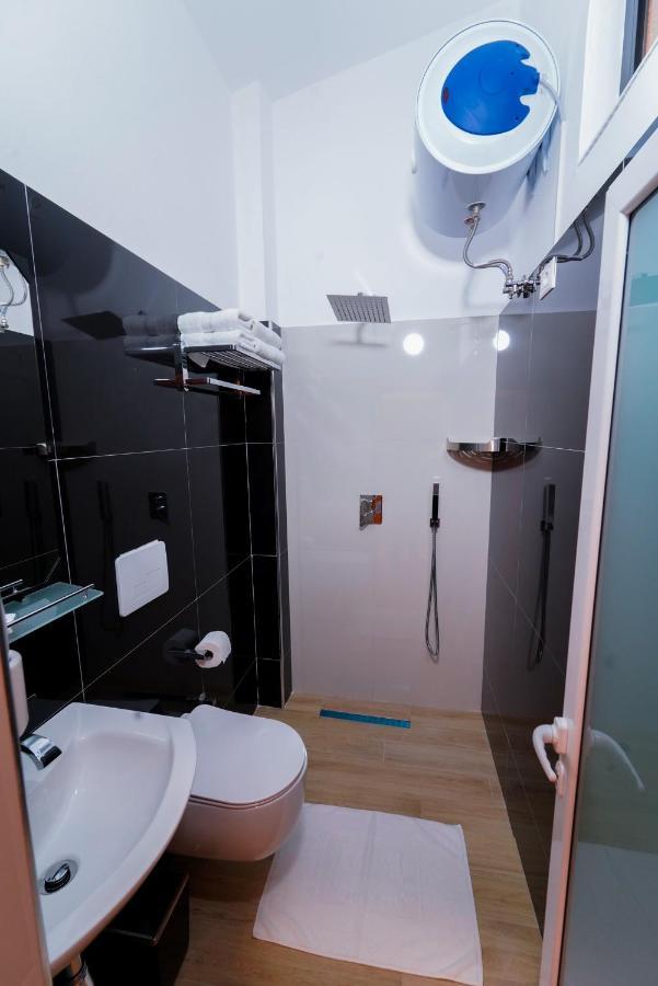 Sr99 Hotel تيرانا المظهر الخارجي الصورة