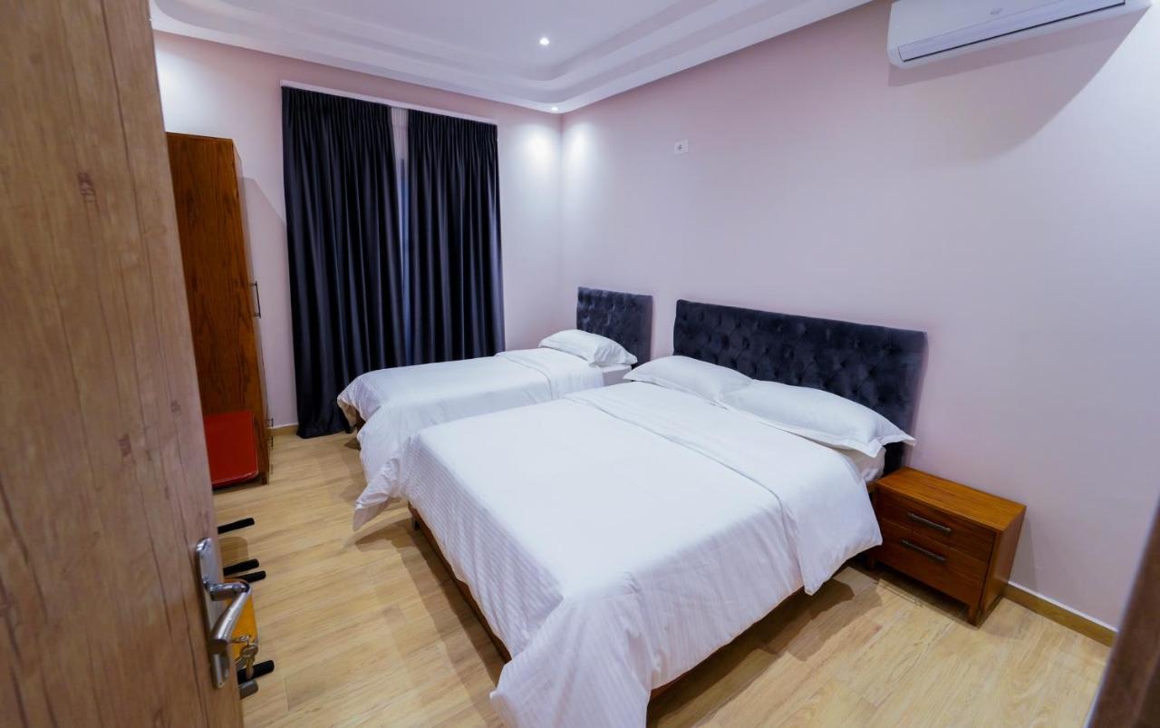 Sr99 Hotel تيرانا المظهر الخارجي الصورة