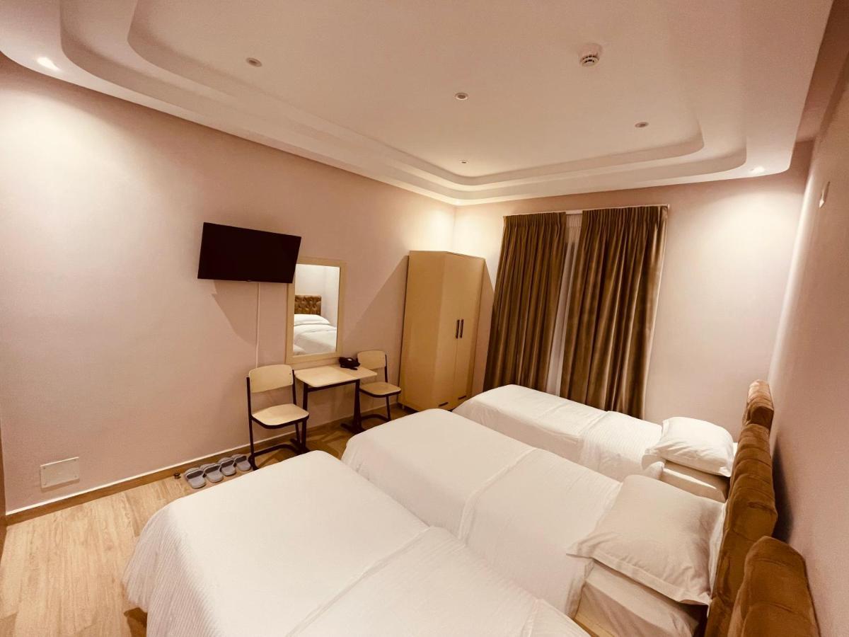 Sr99 Hotel تيرانا المظهر الخارجي الصورة